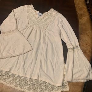 Cream sweater shirt with belle sleeves